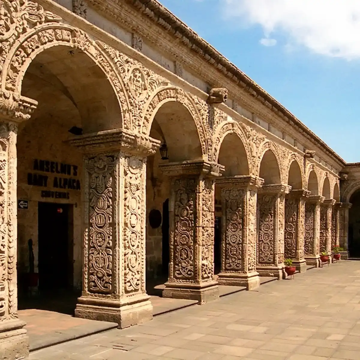 Iglesia y Claustros de la Compañía